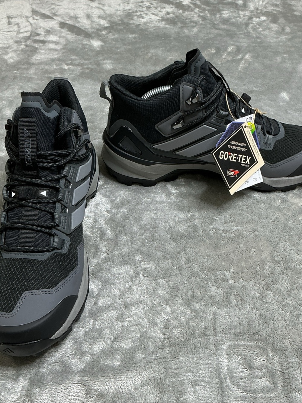 adidas Terrex Skychaser Gore-tex Mid Top Hiking boots Shoes Women’s size 8.5